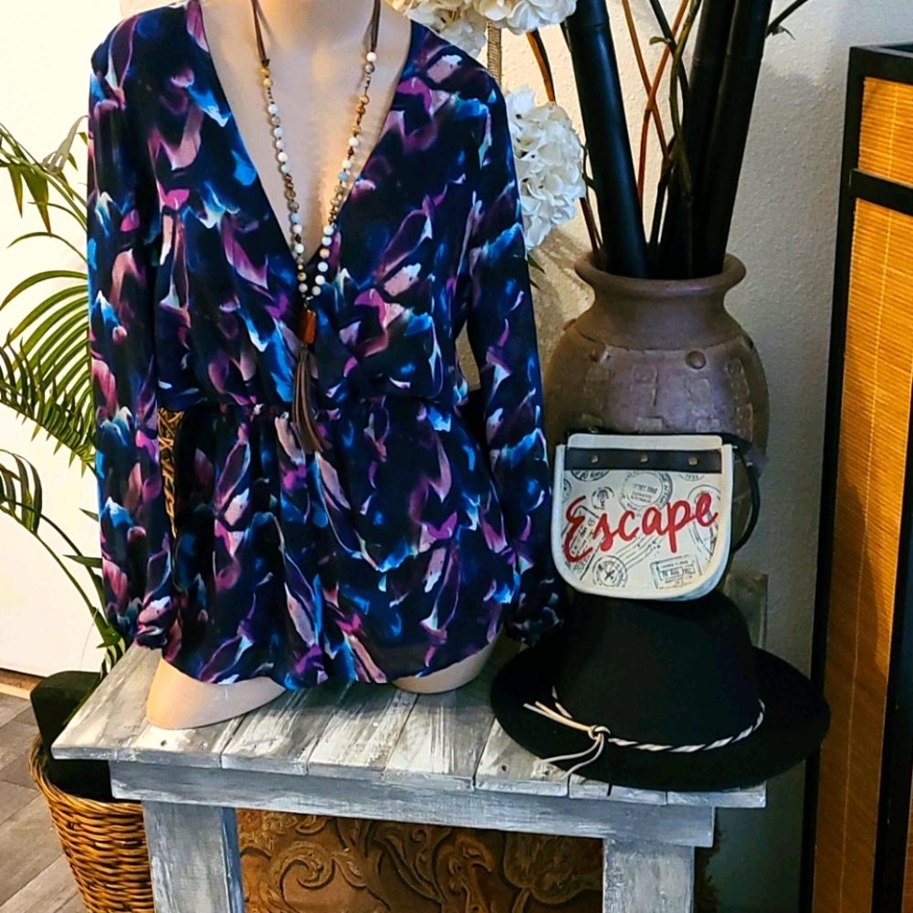 SALE BEAUTIFUL ROMPER XS MULTI LONG SLEEVES